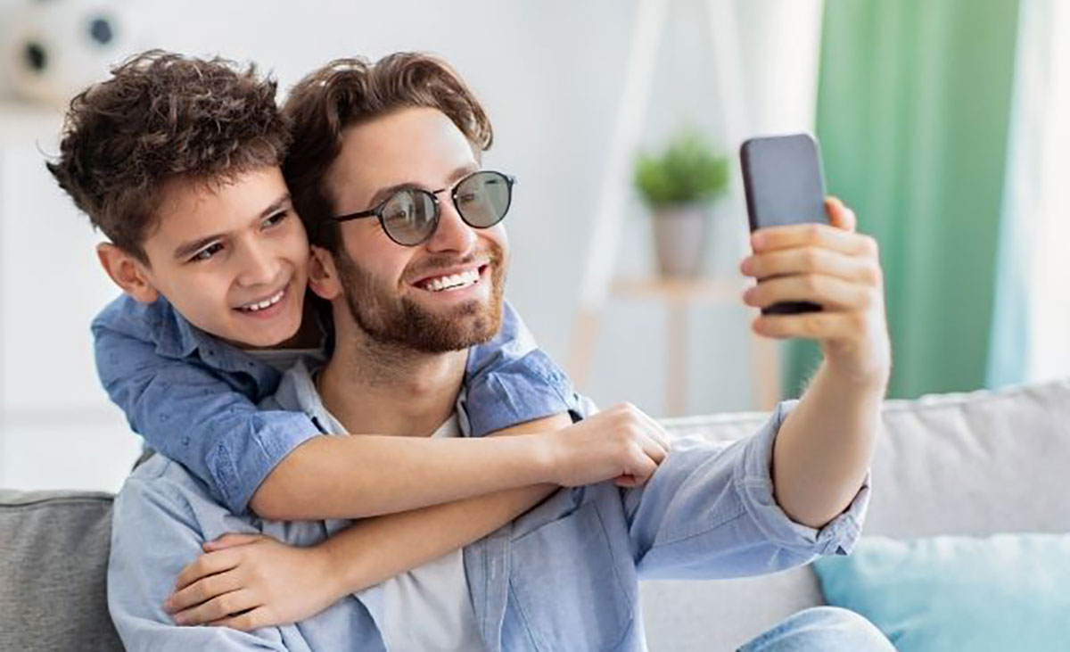 ECP-WebpageSupporting-Images-(675x675)Father-Taking-Selifie-With-Son-While-Wearing-Avulux-Glasses